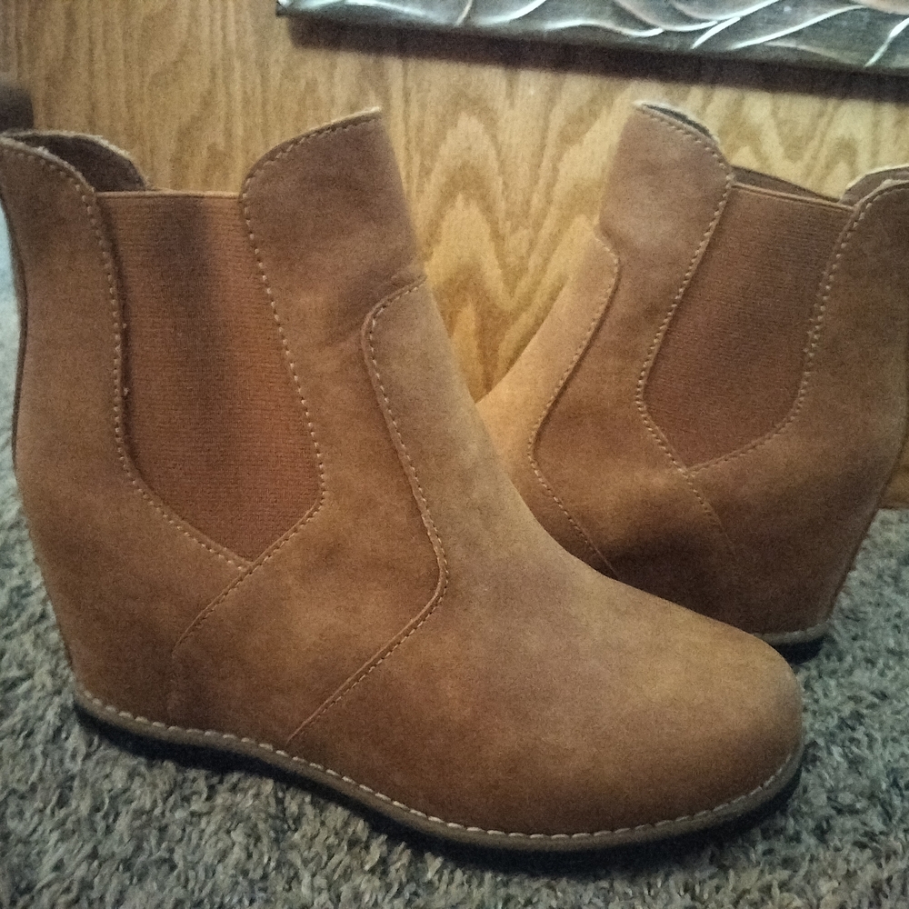 Universal Thread Tan Wedge Boots Women's 9.5